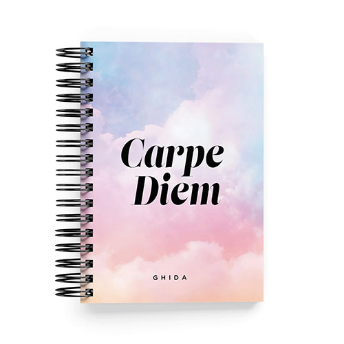 متعدد الألوان  